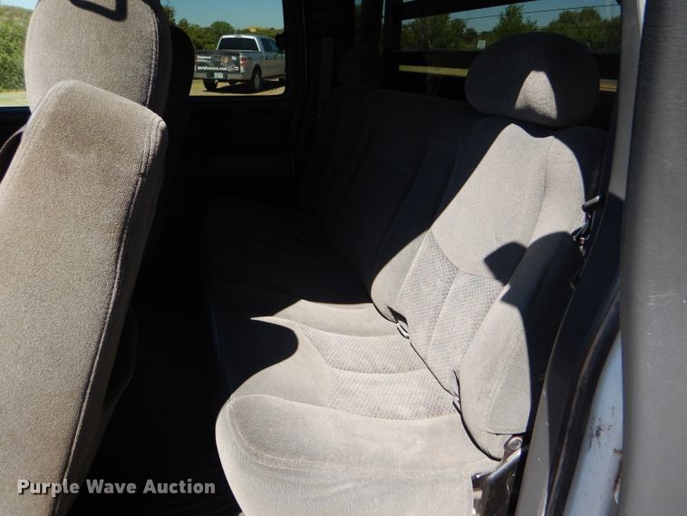 image for item DD4452 2005 Chevrolet Silverado 2500HD Ext. Cab flatbed pickup truck