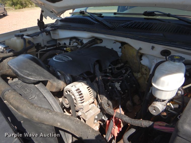 image for item DD4452 2005 Chevrolet Silverado 2500HD Ext. Cab flatbed pickup truck