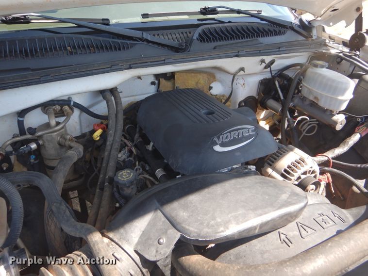 image for item DD4452 2005 Chevrolet Silverado 2500HD Ext. Cab flatbed pickup truck