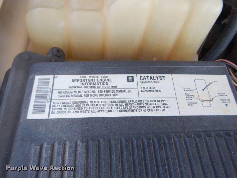 image for item DD4452 2005 Chevrolet Silverado 2500HD Ext. Cab flatbed pickup truck