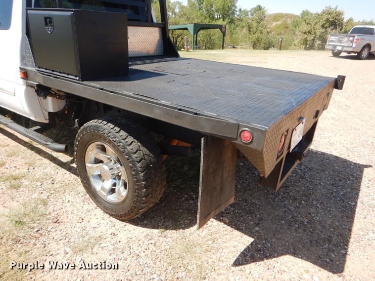 image for item DD4452 2005 Chevrolet Silverado 2500HD Ext. Cab flatbed pickup truck