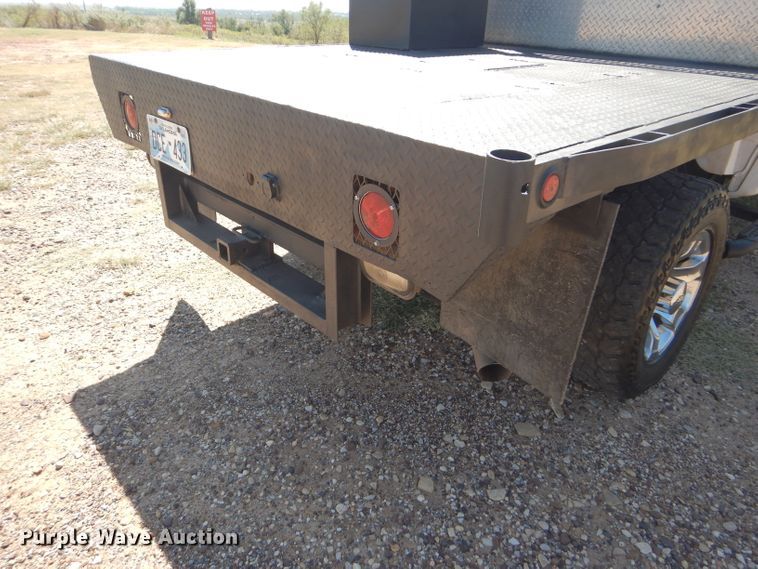 image for item DD4452 2005 Chevrolet Silverado 2500HD Ext. Cab flatbed pickup truck