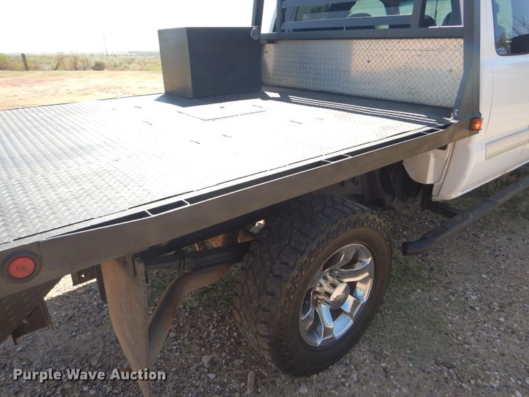 image for item DD4452 2005 Chevrolet Silverado 2500HD Ext. Cab flatbed pickup truck