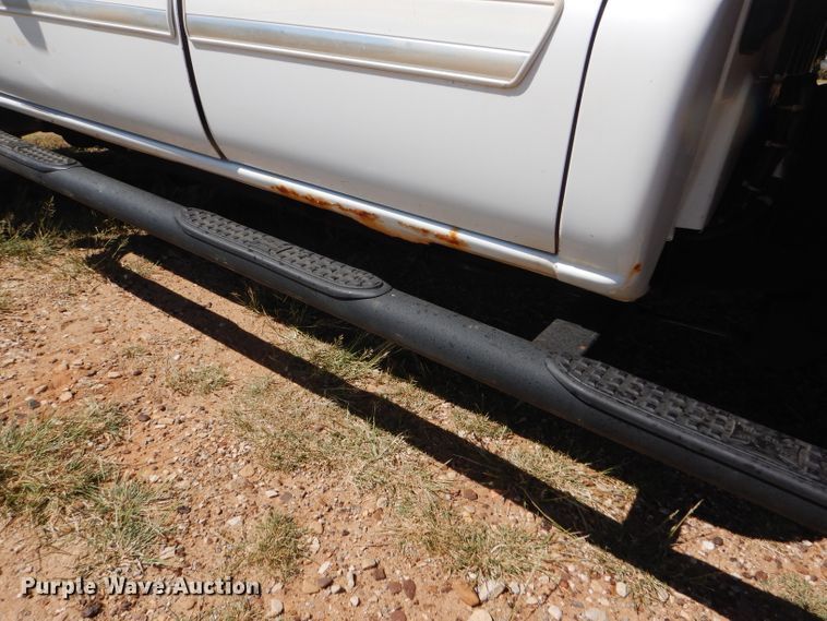 image for item DD4452 2005 Chevrolet Silverado 2500HD Ext. Cab flatbed pickup truck