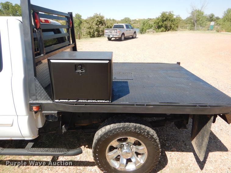 image for item DD4452 2005 Chevrolet Silverado 2500HD Ext. Cab flatbed pickup truck