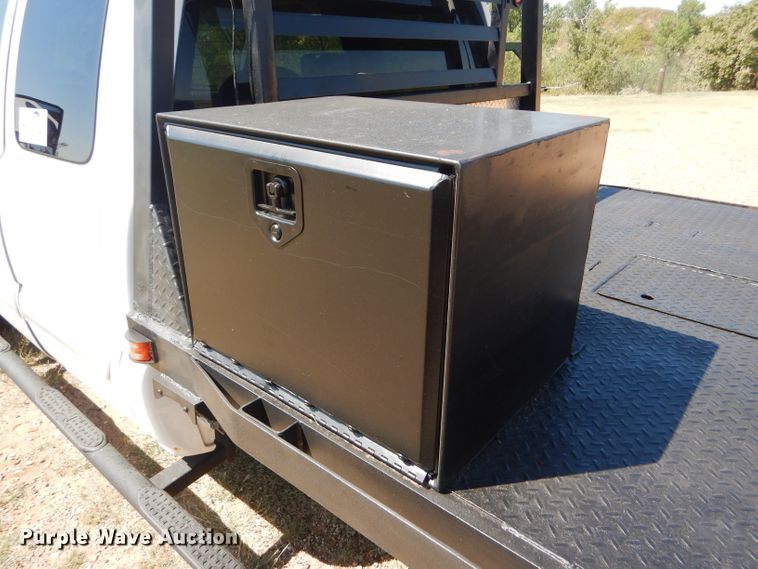 image for item DD4452 2005 Chevrolet Silverado 2500HD Ext. Cab flatbed pickup truck