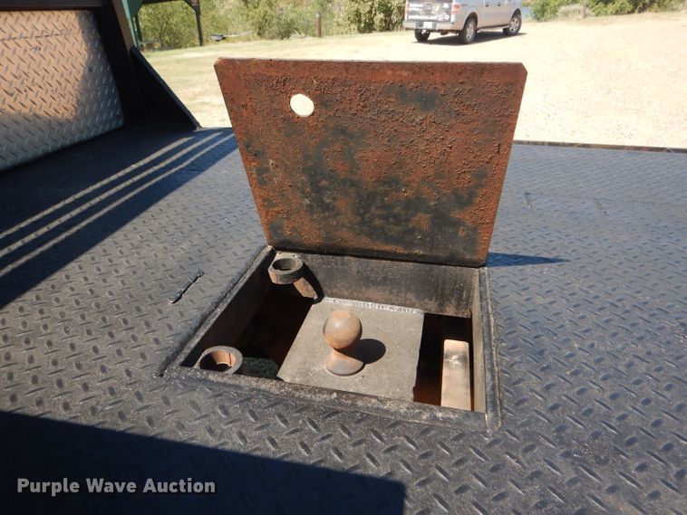 image for item DD4452 2005 Chevrolet Silverado 2500HD Ext. Cab flatbed pickup truck