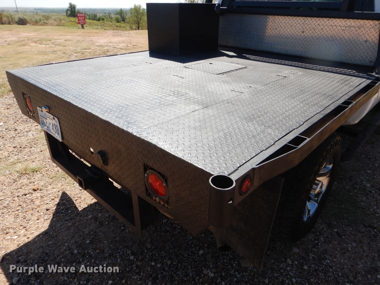 image for item DD4452 2005 Chevrolet Silverado 2500HD Ext. Cab flatbed pickup truck