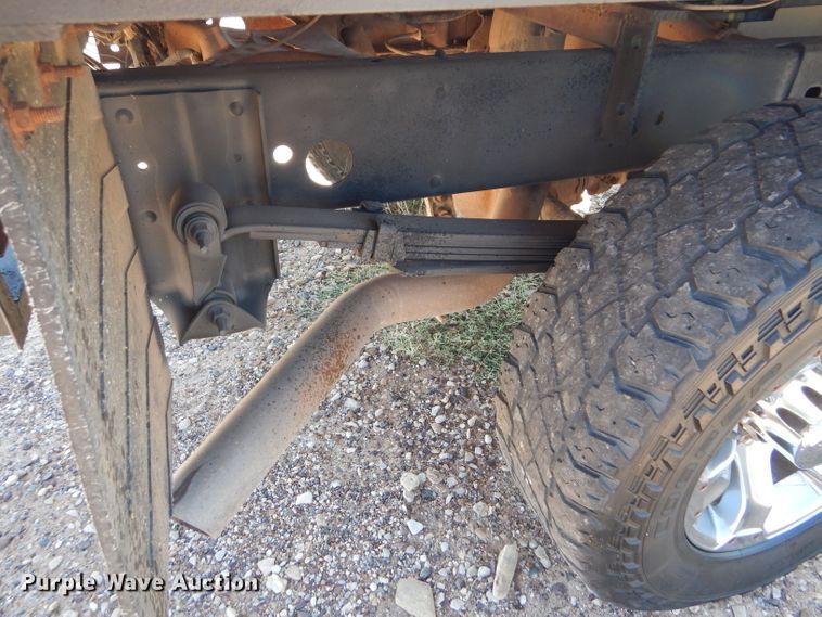 image for item DD4452 2005 Chevrolet Silverado 2500HD Ext. Cab flatbed pickup truck