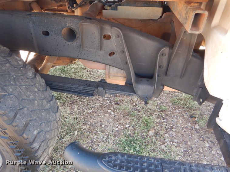 image for item DD4452 2005 Chevrolet Silverado 2500HD Ext. Cab flatbed pickup truck