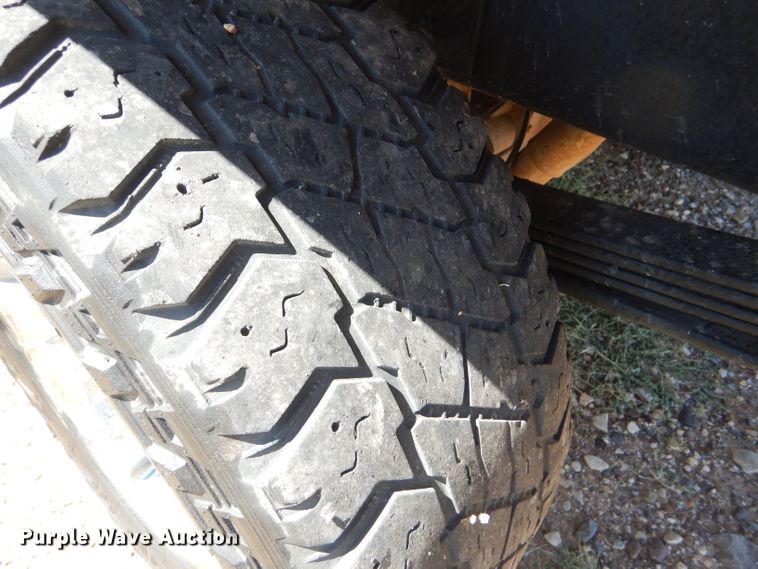 image for item DD4452 2005 Chevrolet Silverado 2500HD Ext. Cab flatbed pickup truck