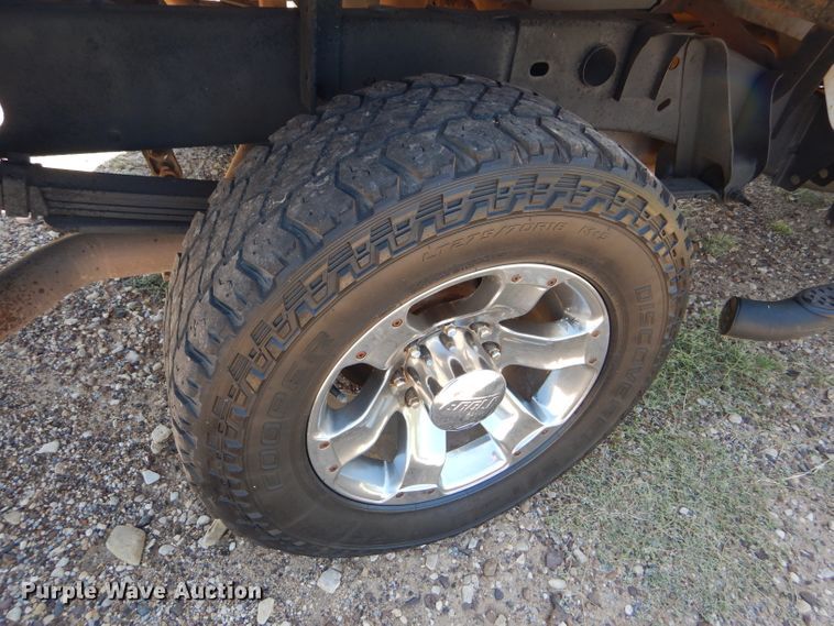 image for item DD4452 2005 Chevrolet Silverado 2500HD Ext. Cab flatbed pickup truck