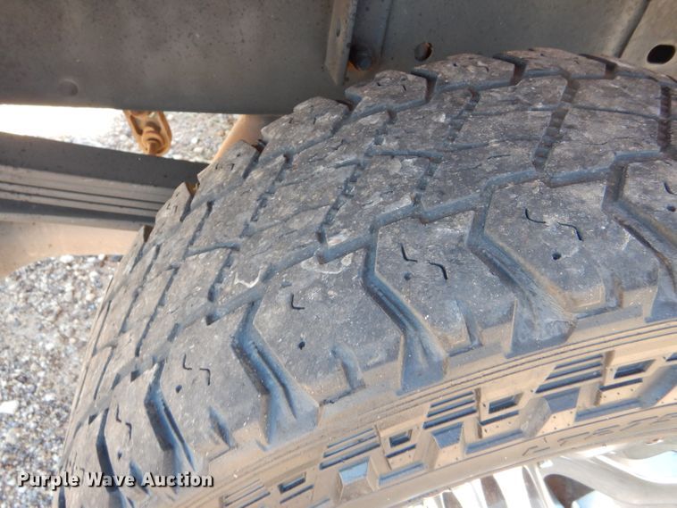 image for item DD4452 2005 Chevrolet Silverado 2500HD Ext. Cab flatbed pickup truck