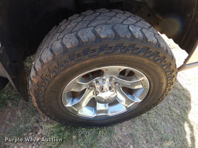 image for item DD4452 2005 Chevrolet Silverado 2500HD Ext. Cab flatbed pickup truck