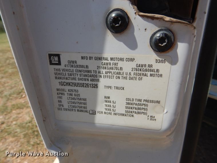 image for item DD4452 2005 Chevrolet Silverado 2500HD Ext. Cab flatbed pickup truck