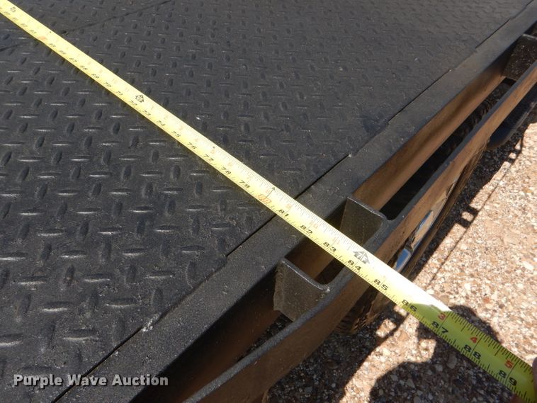 image for item DD4452 2005 Chevrolet Silverado 2500HD Ext. Cab flatbed pickup truck