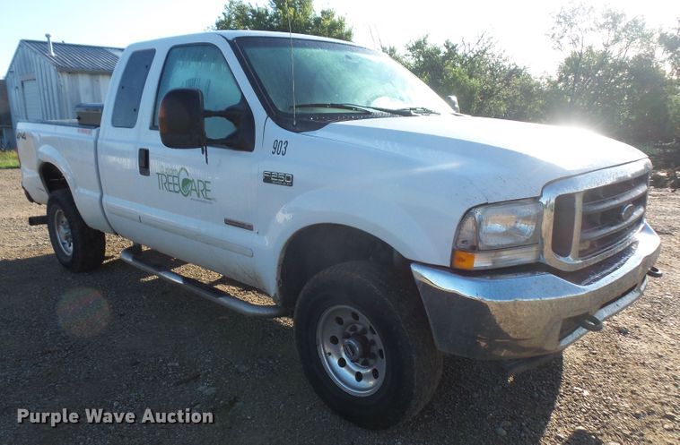image for item DE2375 2003 Ford F250 Super Duty SuperCab pickup truck