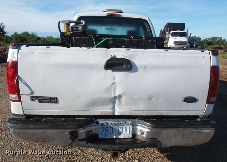 image for item DE2375 2003 Ford F250 Super Duty SuperCab pickup truck
