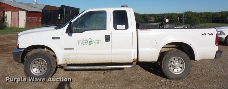 image for item DE2375 2003 Ford F250 Super Duty SuperCab pickup truck