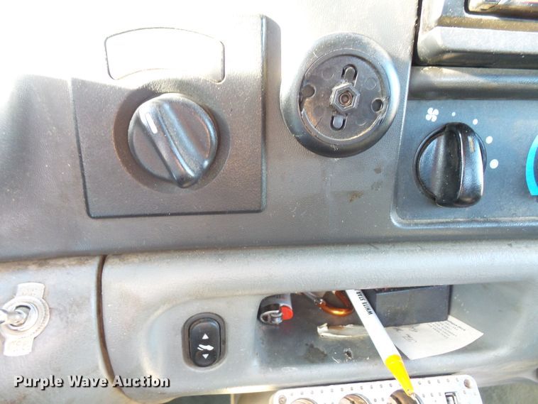 image for item DE2375 2003 Ford F250 Super Duty SuperCab pickup truck