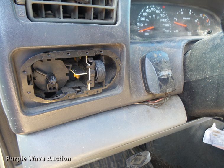 image for item DE2375 2003 Ford F250 Super Duty SuperCab pickup truck