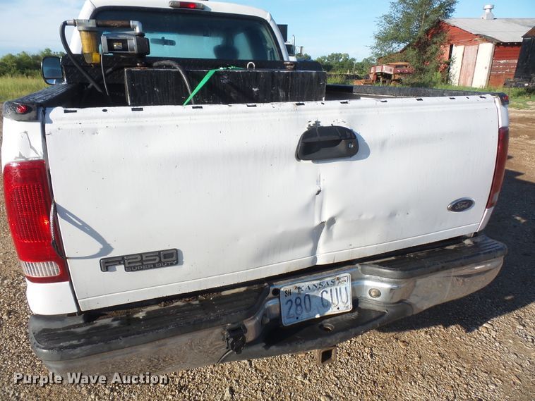 image for item DE2375 2003 Ford F250 Super Duty SuperCab pickup truck