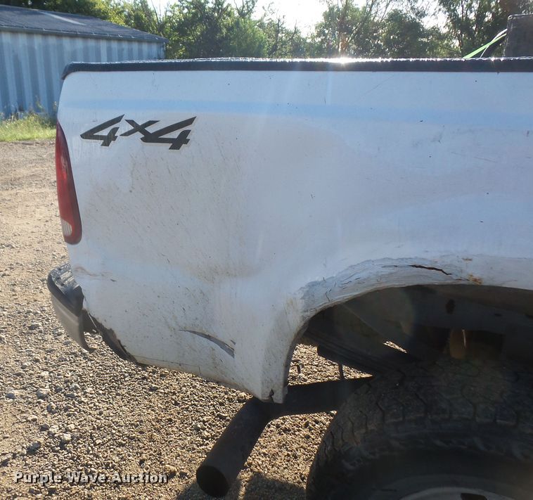 image for item DE2375 2003 Ford F250 Super Duty SuperCab pickup truck