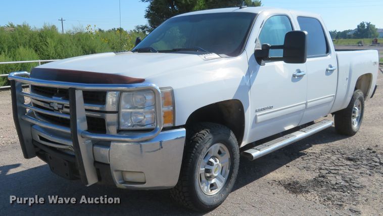 image for item DE6865 2010 Chevrolet Silverado 2500HD LT Crew Cab pickup truck