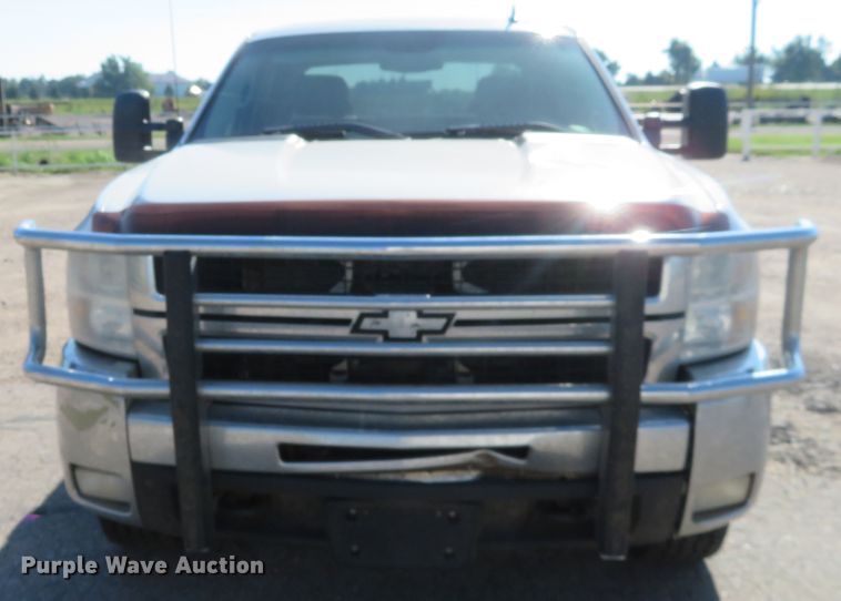 image for item DE6865 2010 Chevrolet Silverado 2500HD LT Crew Cab pickup truck