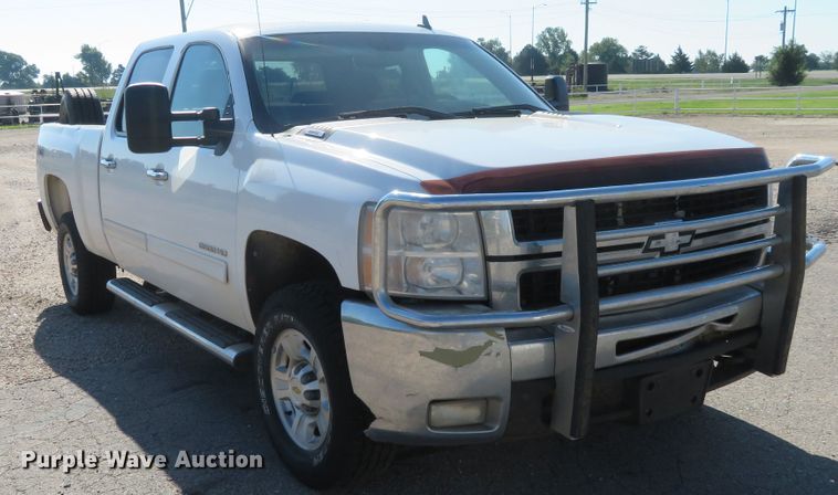image for item DE6865 2010 Chevrolet Silverado 2500HD LT Crew Cab pickup truck