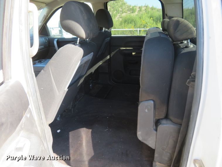 image for item DE6865 2010 Chevrolet Silverado 2500HD LT Crew Cab pickup truck