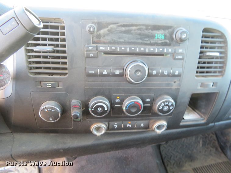 image for item DE6865 2010 Chevrolet Silverado 2500HD LT Crew Cab pickup truck