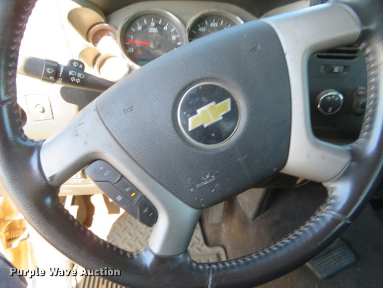 image for item DE6865 2010 Chevrolet Silverado 2500HD LT Crew Cab pickup truck