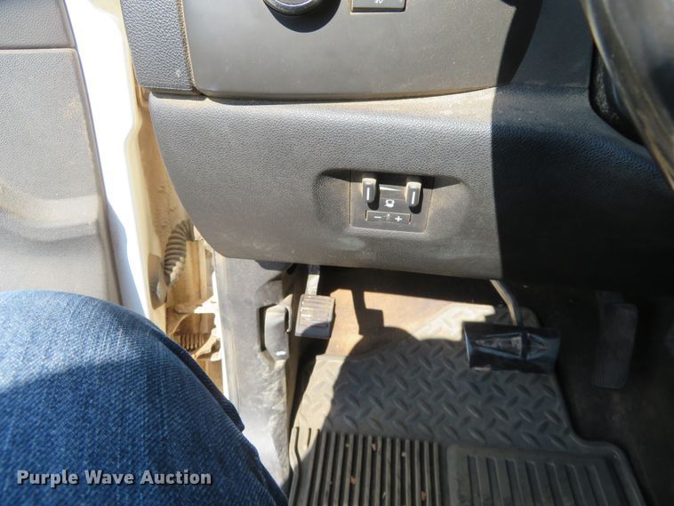 image for item DE6865 2010 Chevrolet Silverado 2500HD LT Crew Cab pickup truck