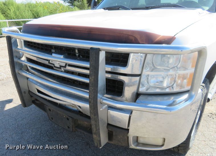 image for item DE6865 2010 Chevrolet Silverado 2500HD LT Crew Cab pickup truck
