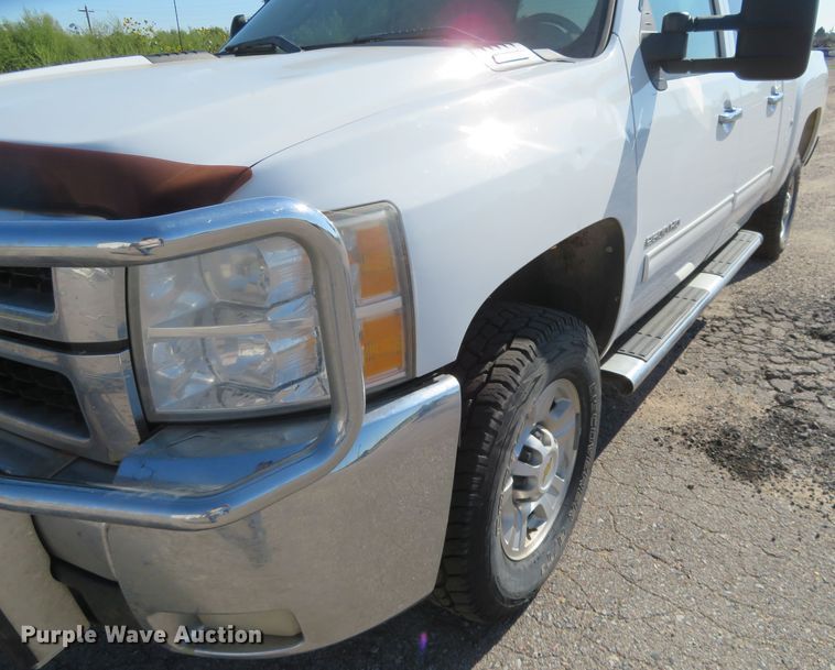 image for item DE6865 2010 Chevrolet Silverado 2500HD LT Crew Cab pickup truck