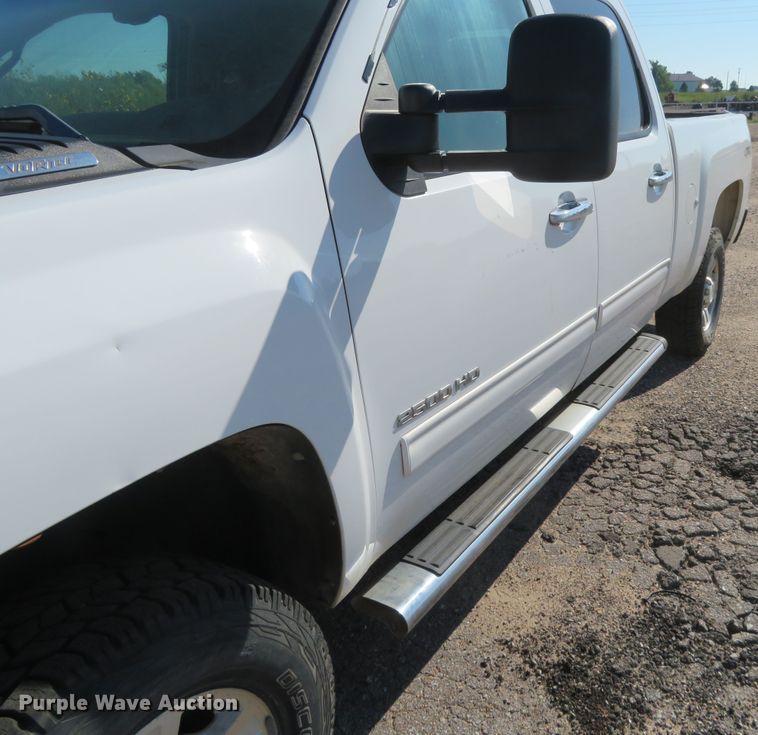 image for item DE6865 2010 Chevrolet Silverado 2500HD LT Crew Cab pickup truck