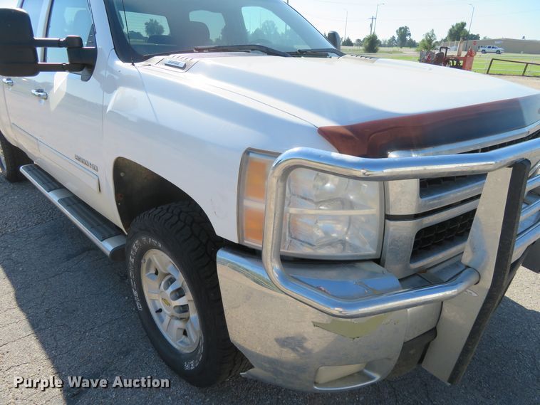 image for item DE6865 2010 Chevrolet Silverado 2500HD LT Crew Cab pickup truck
