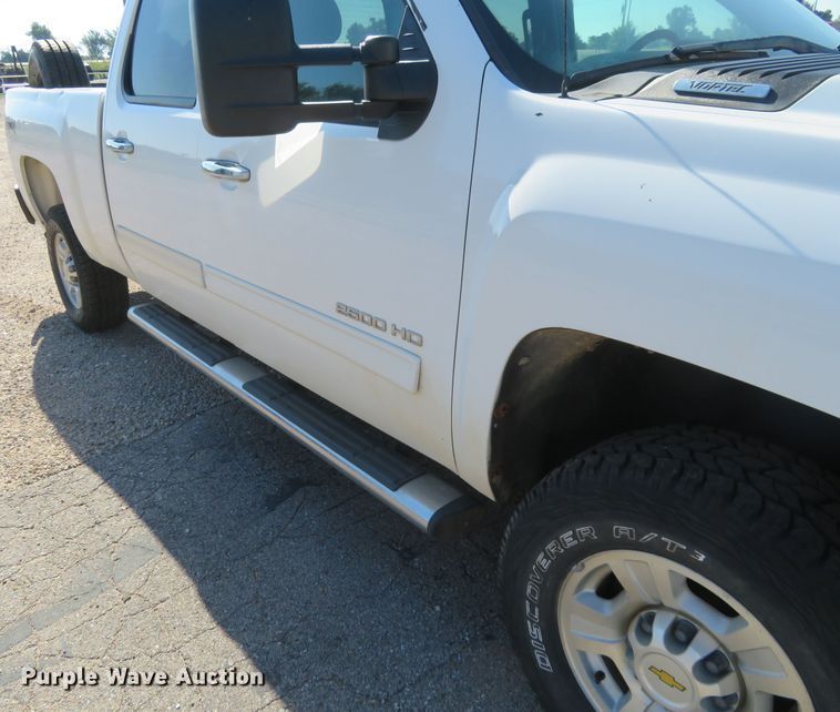 image for item DE6865 2010 Chevrolet Silverado 2500HD LT Crew Cab pickup truck