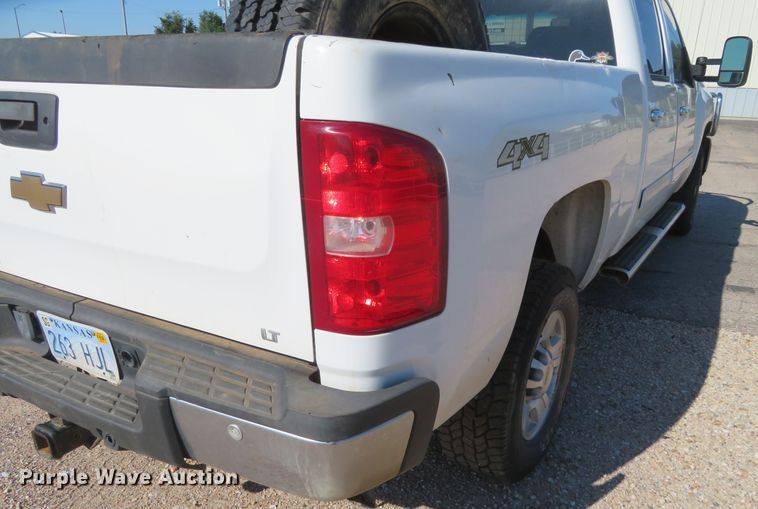 image for item DE6865 2010 Chevrolet Silverado 2500HD LT Crew Cab pickup truck