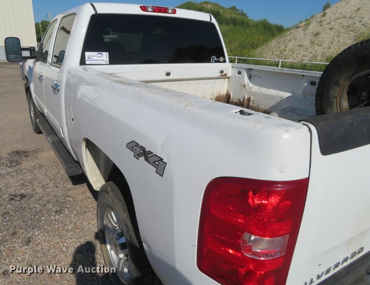 image for item DE6865 2010 Chevrolet Silverado 2500HD LT Crew Cab pickup truck