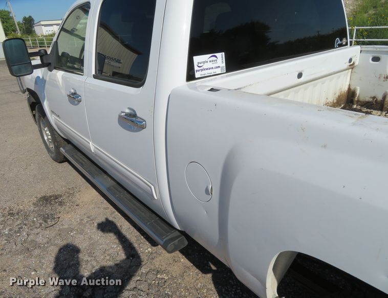 image for item DE6865 2010 Chevrolet Silverado 2500HD LT Crew Cab pickup truck