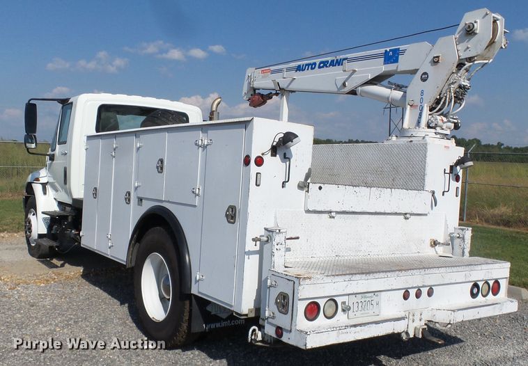 image for item DE7977 2013 International DuraStar 4300 utility truck with crane
