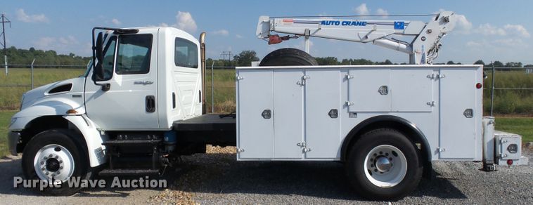 image for item DE7977 2013 International DuraStar 4300 utility truck with crane