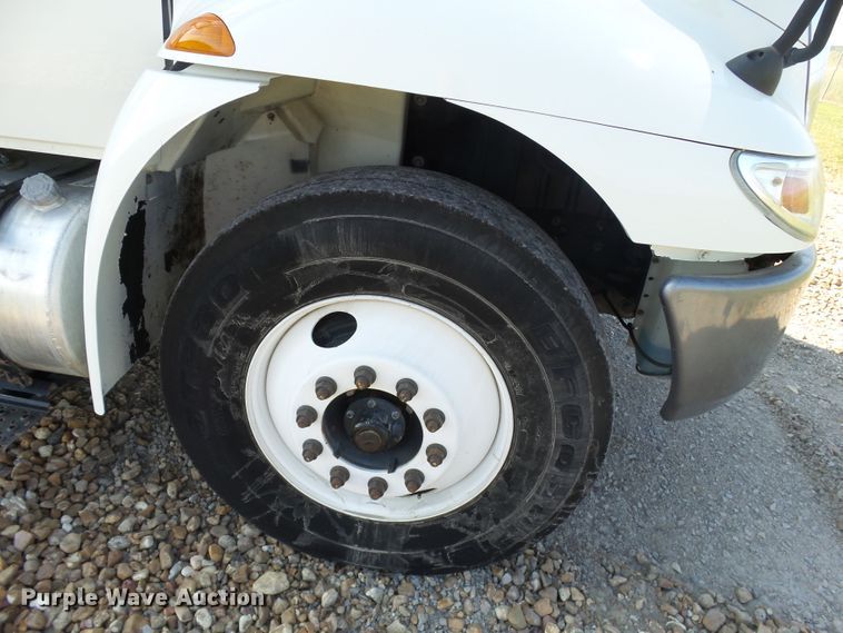 image for item DE7977 2013 International DuraStar 4300 utility truck with crane