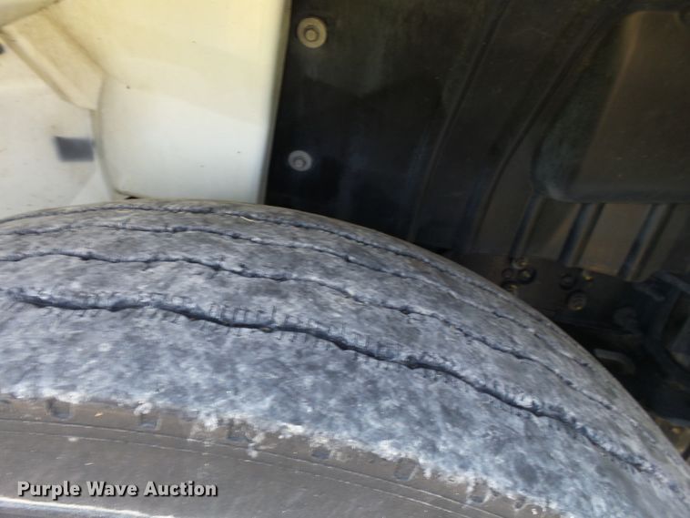 image for item DE7977 2013 International DuraStar 4300 utility truck with crane