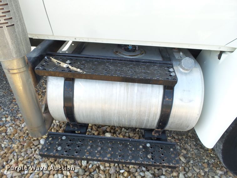 image for item DE7977 2013 International DuraStar 4300 utility truck with crane