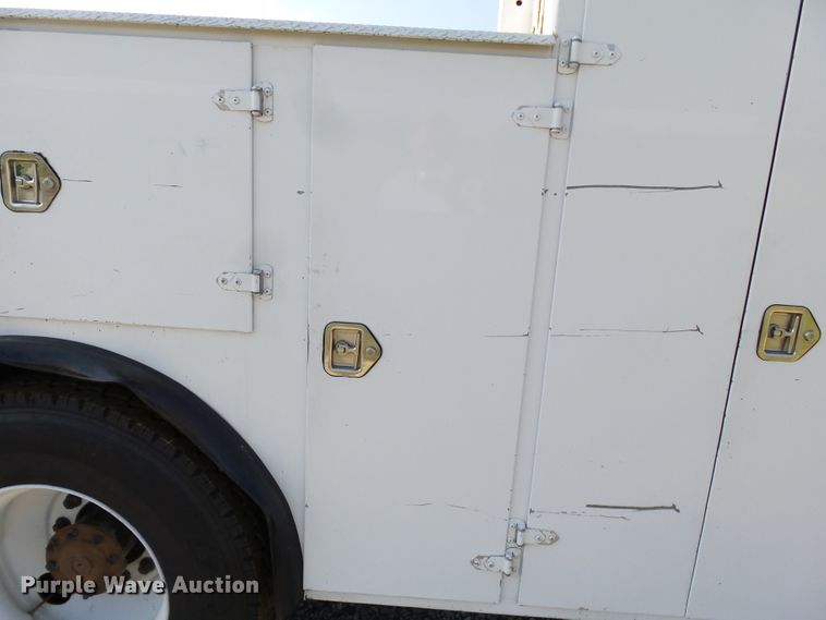 image for item DE7977 2013 International DuraStar 4300 utility truck with crane