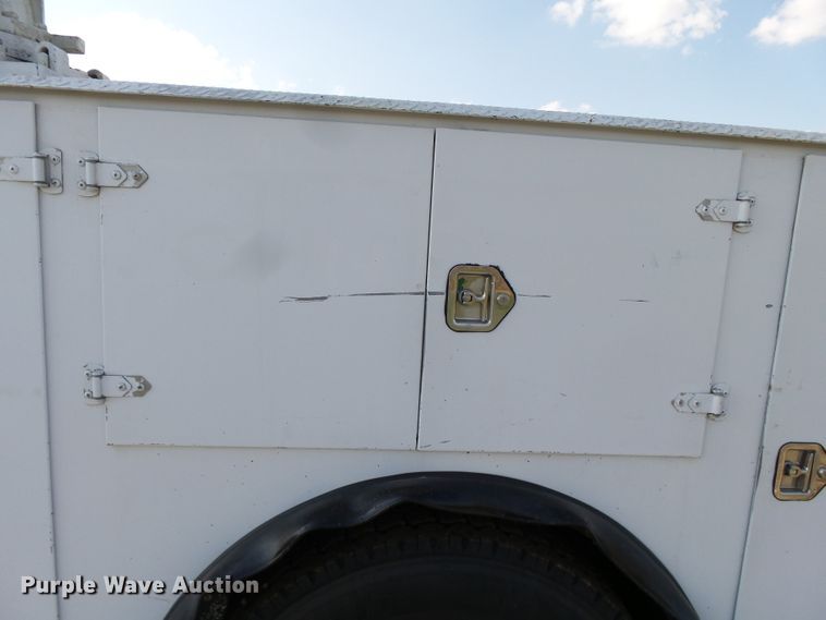 image for item DE7977 2013 International DuraStar 4300 utility truck with crane