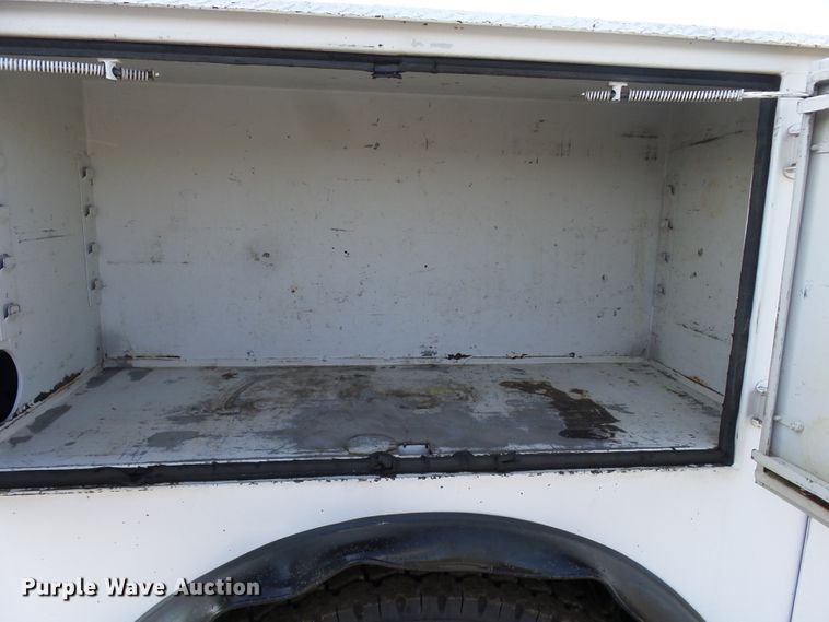 image for item DE7977 2013 International DuraStar 4300 utility truck with crane